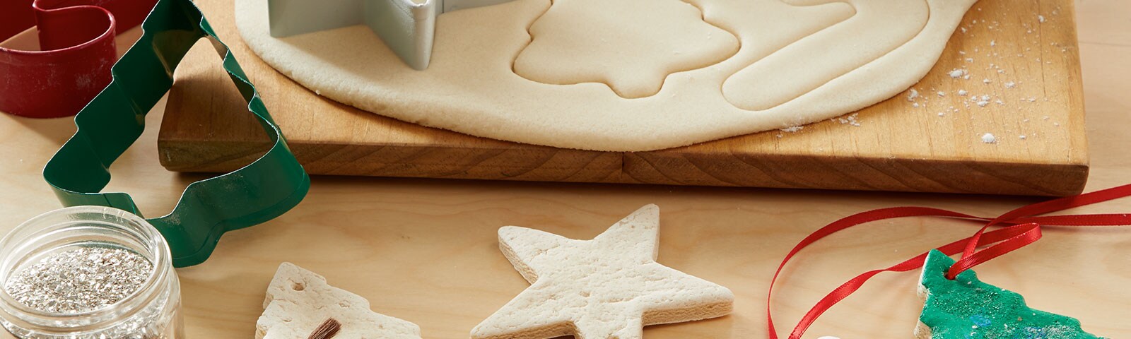 Rolling pin and cookie cutters with finished painted ornaments Rolling pin and cookie cutters with finished painted ornaments